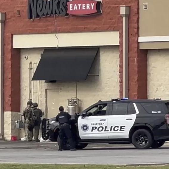 Police in Arkansas fatally shoot man who barricaded himself at a shopping mall